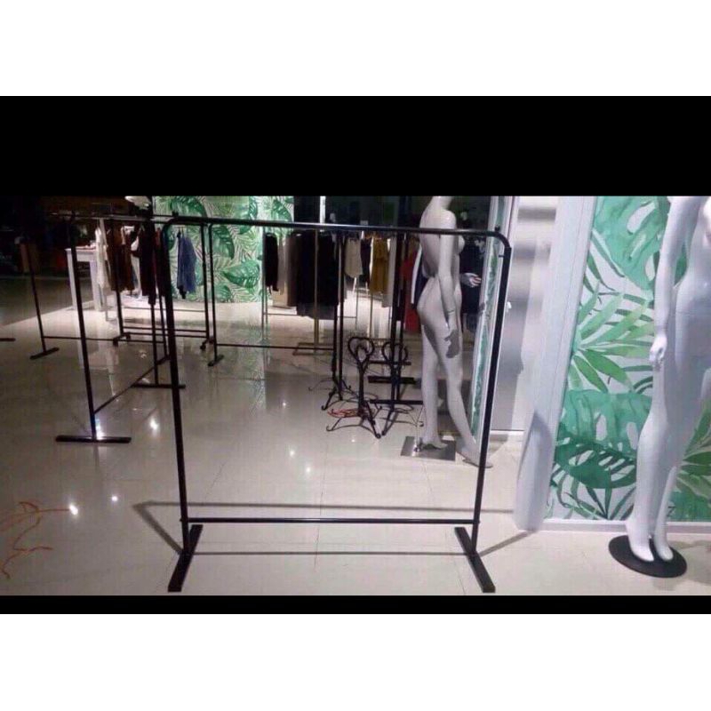 Kệ đơn treo quần áo thông minh, dài 120x140cm.sản phẩm được làm bằng kim loại sắt mạ kẽm sơn tĩnh điện 3 lớp dày 1,4mm.