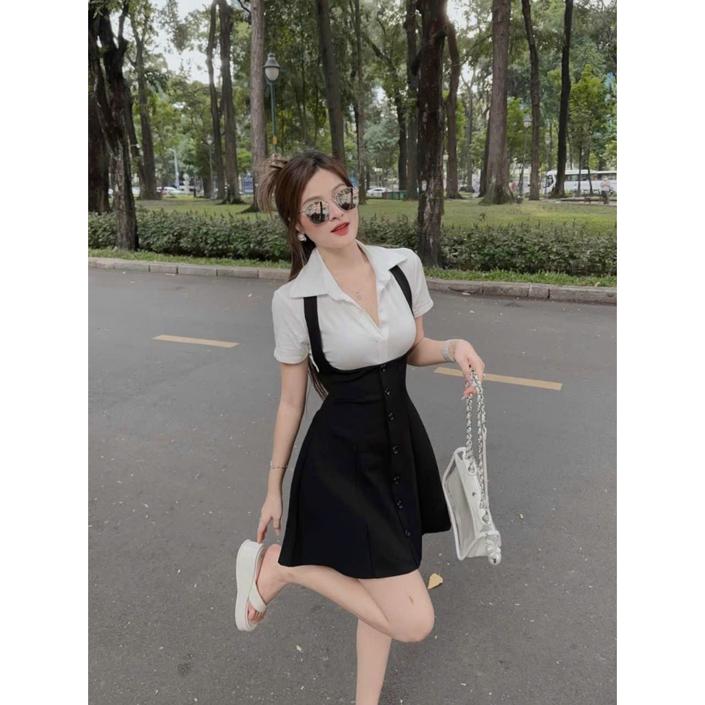 Set yếm váy basic nữ. set yếm váy đen hai dây phối nút kèm áo thun trắng cổ bẻ đi chơi xinh xắn dx