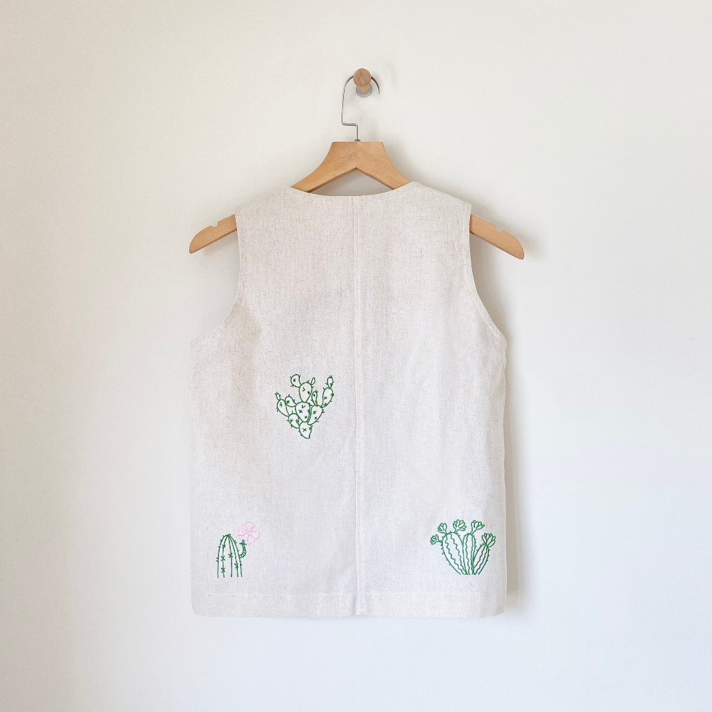 Áo gile nữ vải Linen thoáng mát thêu hoạ tiết xương rồng Cactus thiết kế WHENIMNASTY