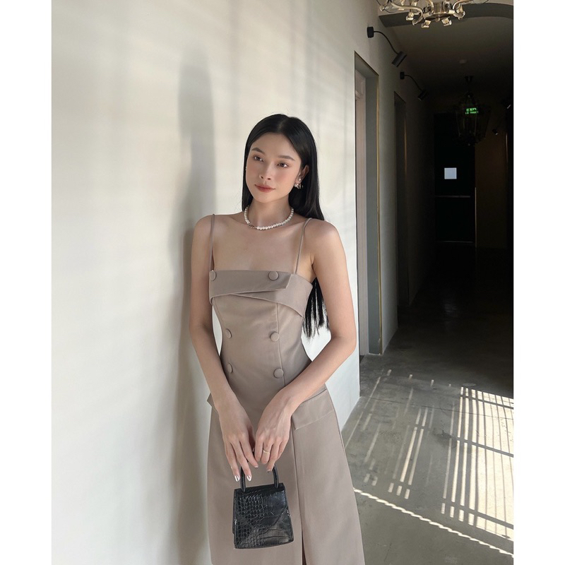 Đầm 2 dây ôm body xẻ tà