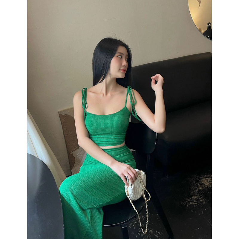 Set áo croptop +Chân váy xẻ tà