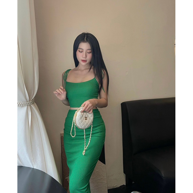 Set áo croptop +Chân váy xẻ tà