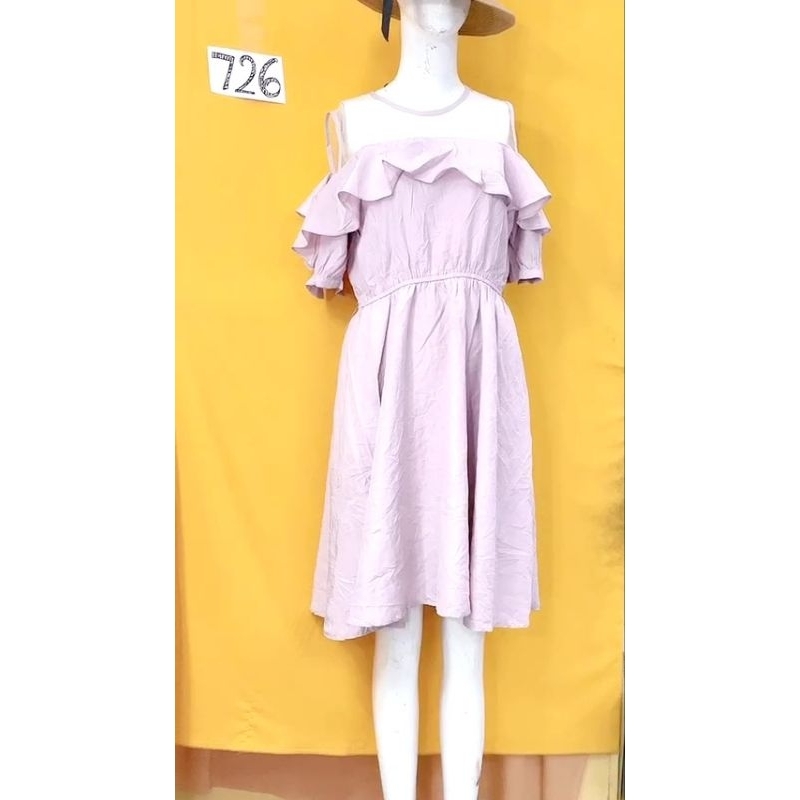 đầm hở vai bèo màu tím nhạt. S726