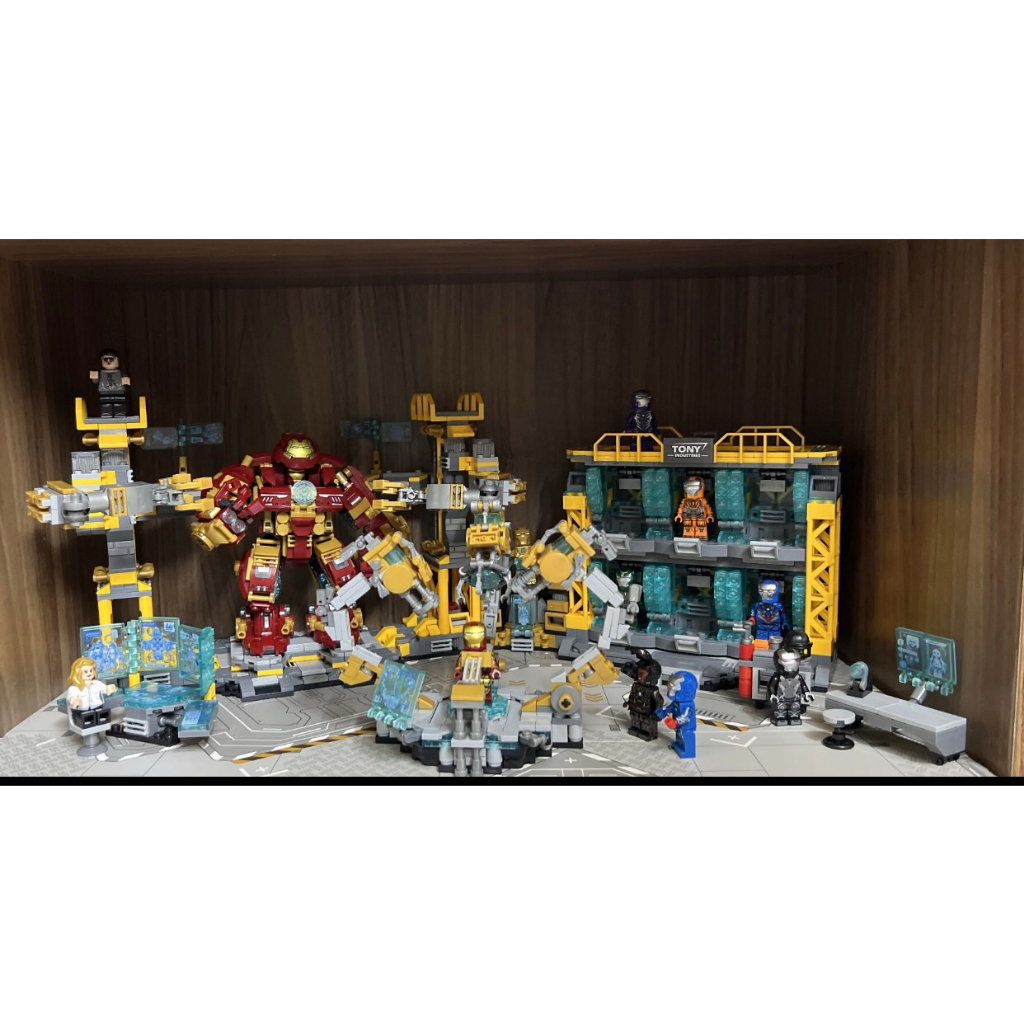 Xếp Hình Phòng Lab Của Iron Man Có Tấm Lót LY 76028