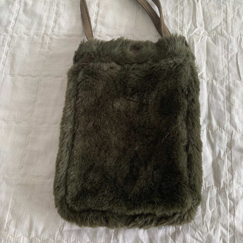 Đeo chéo lông màu rêu phối da lộn đựng điện thoại, linh tinh