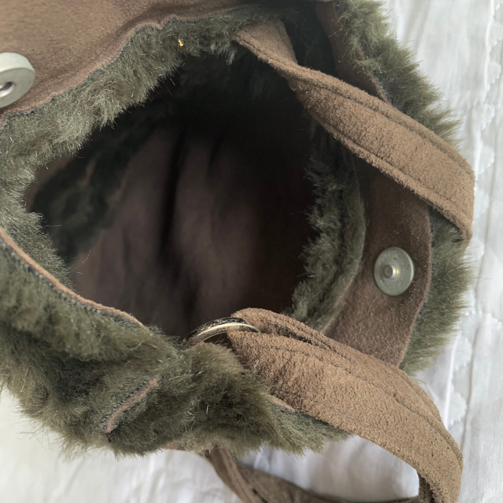 Đeo chéo lông màu rêu phối da lộn đựng điện thoại, linh tinh