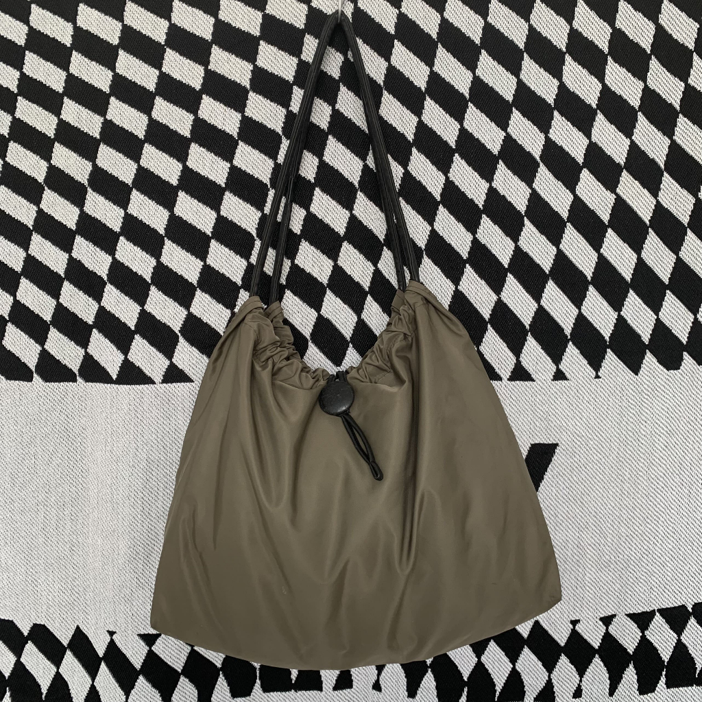 Túi đeo vai dù rêu phom to