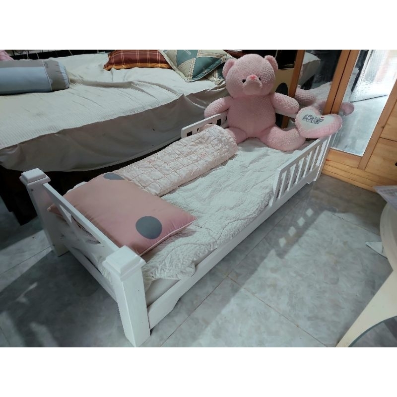 Giường trẻ em 65cmX150cm. Gỗ thông nhập khẩu