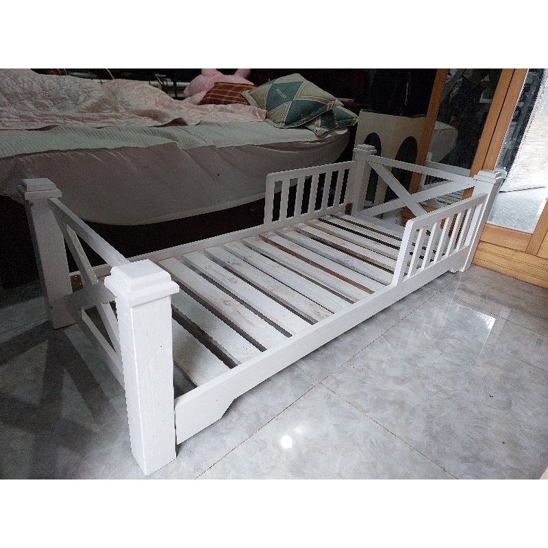 Giường trẻ em 65cmX150cm. Gỗ thông nhập khẩu