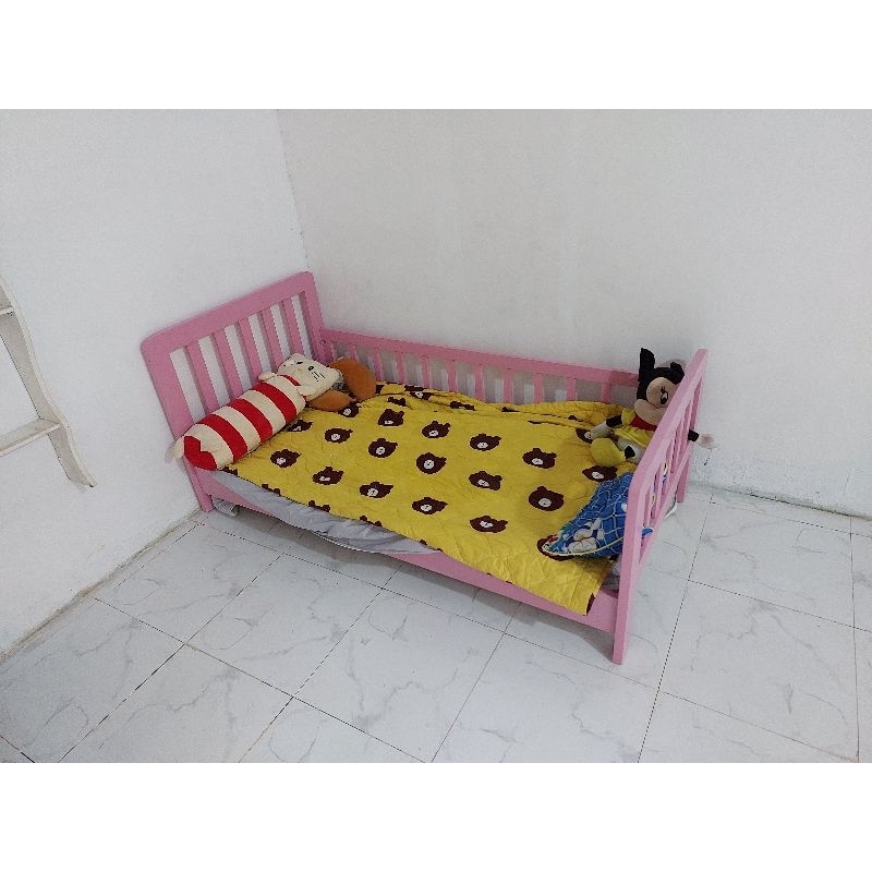 Giường trẻ em 65cmX150cm. Gỗ thông nhập khẩu