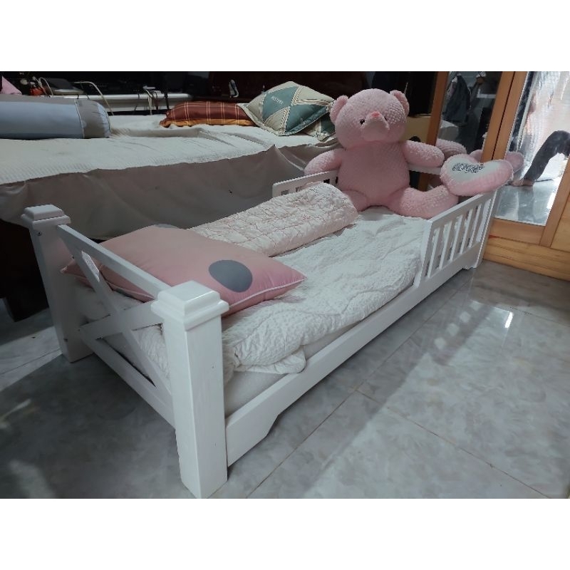 Giường trẻ em 65cmX150cm. Gỗ thông nhập khẩu
