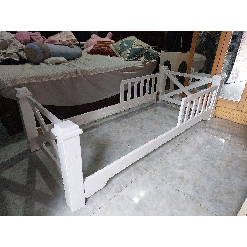 Giường trẻ em 65cmX150cm. Gỗ thông nhập khẩu