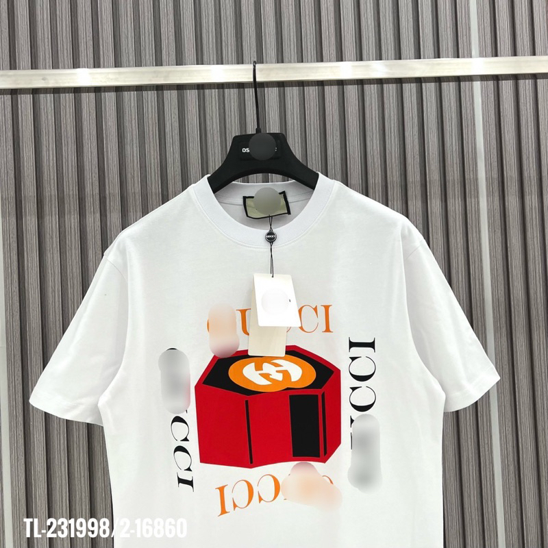 Áo phông GC chữ xếp vuông quanh hộp đỏ TTA667