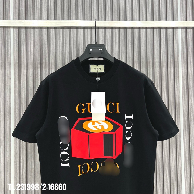 Áo phông GC chữ xếp vuông quanh hộp đỏ TTA667