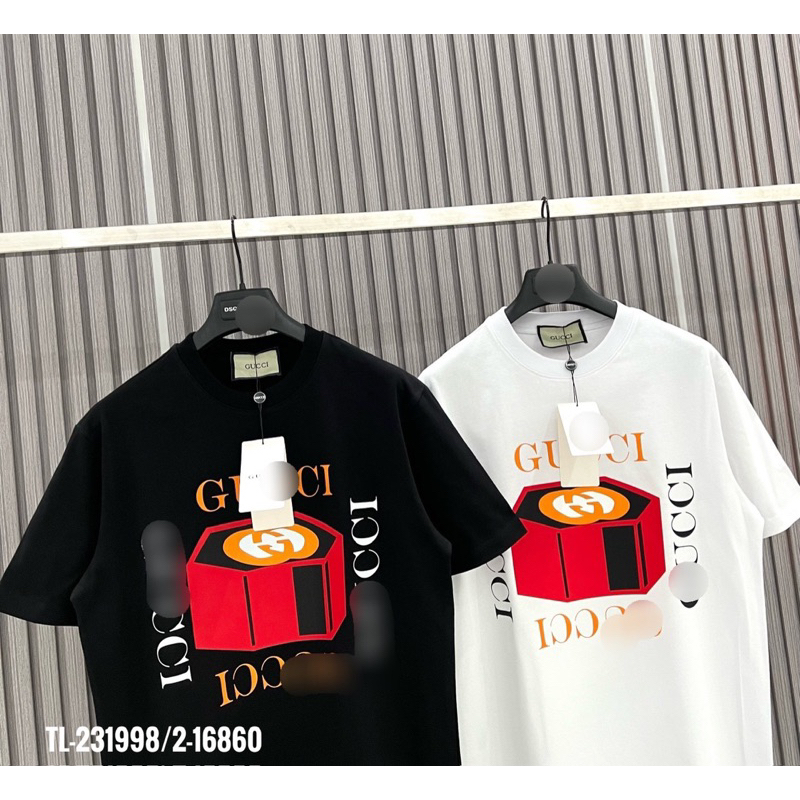 Áo phông GC chữ xếp vuông quanh hộp đỏ TTA667