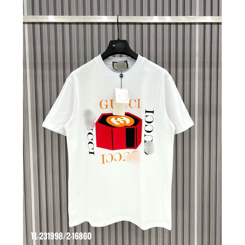 Áo phông GC chữ xếp vuông quanh hộp đỏ TTA667