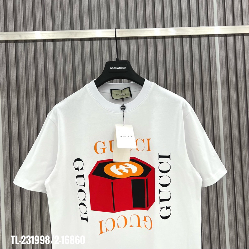 Áo phông GC chữ xếp vuông quanh hộp đỏ TTA667