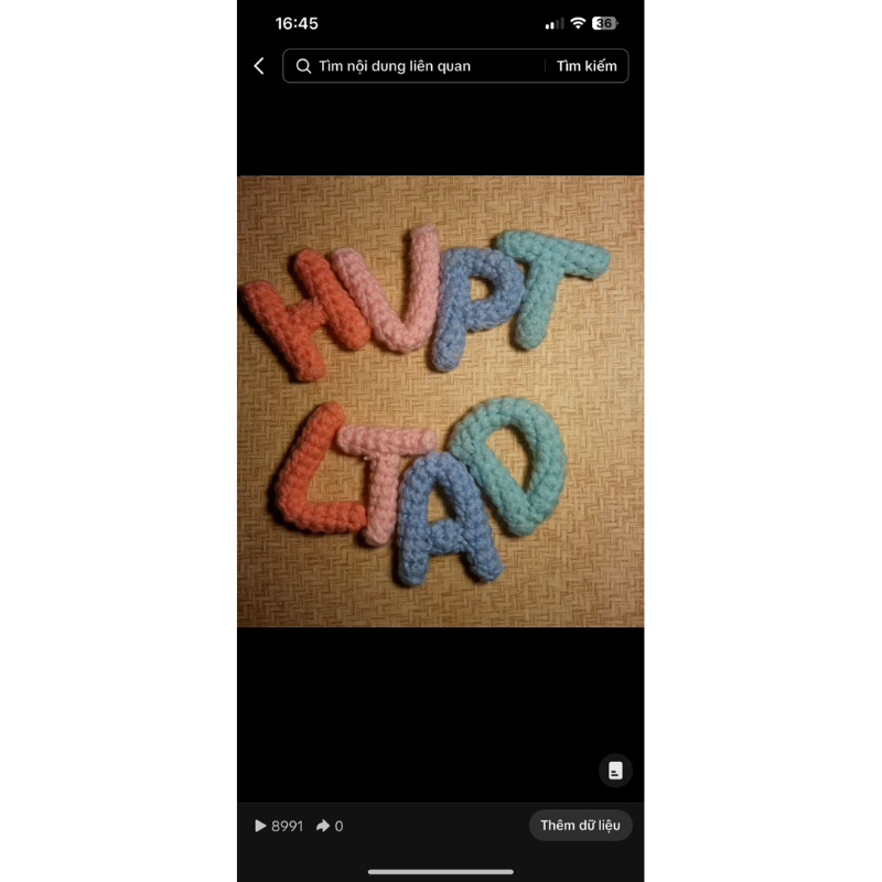 Móc khoá chữ cái bằng len