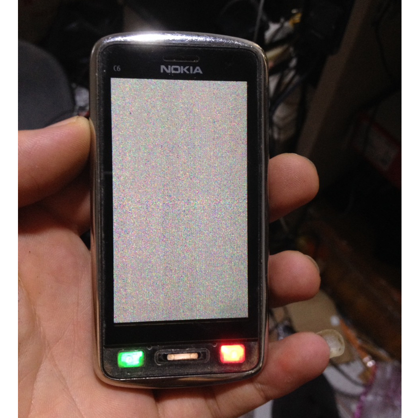 Xác NOKIA C6-01 lên lỗi màn như hình, không tét được gì, máy không bin
