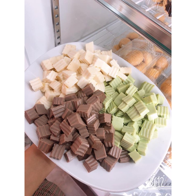 Khúc Bạch Tầng Các Vị  - TIỆM BEE