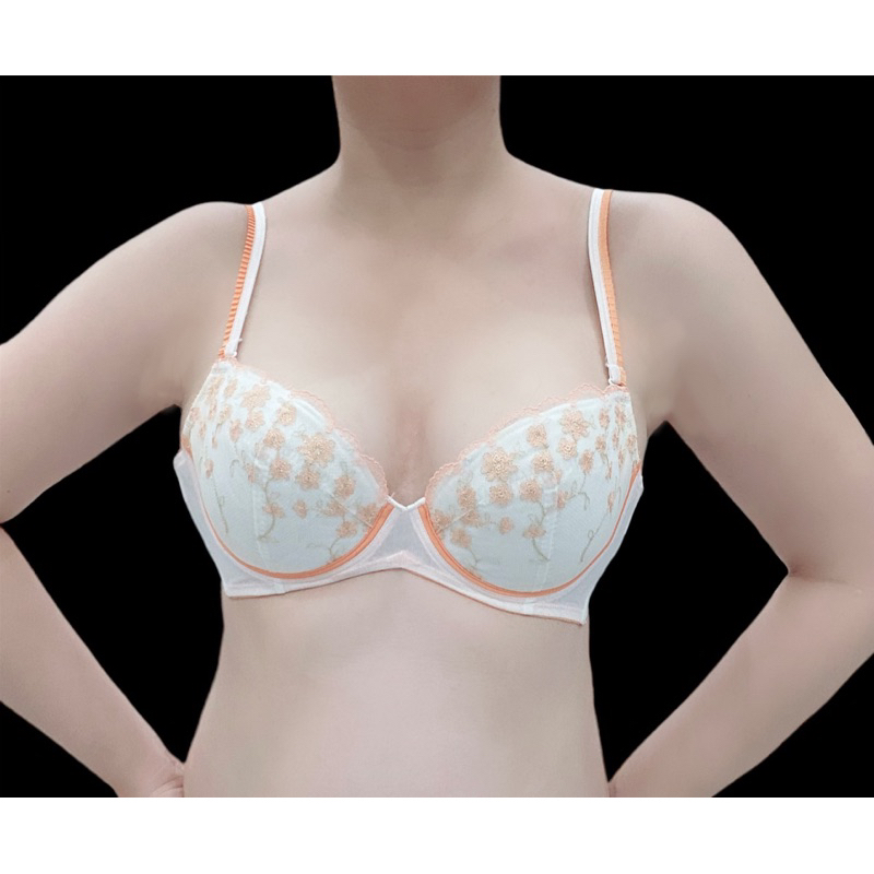 Áo ngực Triumph size 70D