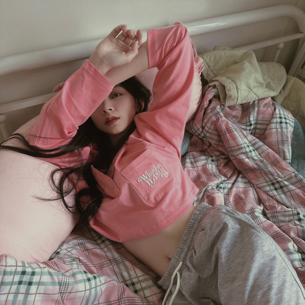 Áo polo tay dài đơn giản nam nữ vải cotton thoáng mát thêu logo Daybyday thiết kế WHENIMNASTY