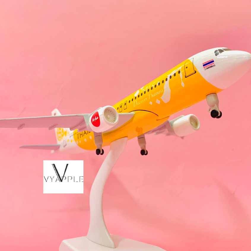 Mô hình máy bay ThaiLand Airlines màu vàng 20cm loại 1 có bánh xe chuẩn đẹp