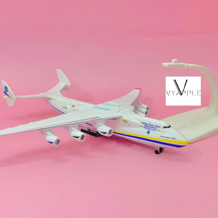 Mô Hình Máy Bay Vận Tải Antonov Airlines AN225 Cao Cấp Tỉ Lệ Chuẩn 20cm