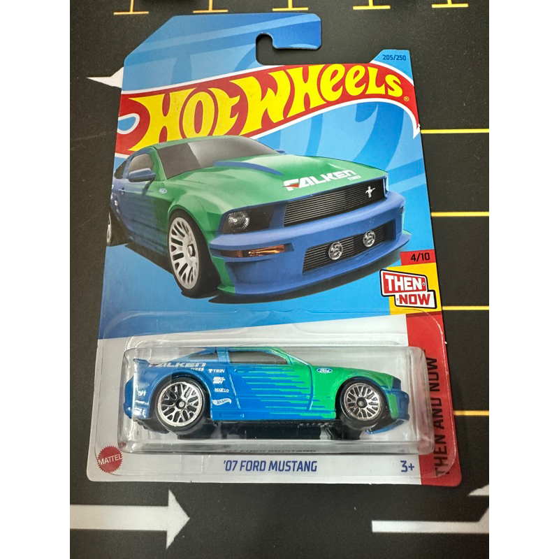 Xe mô hình Hot Wheels ‘07 Ford Mustang tem Falken