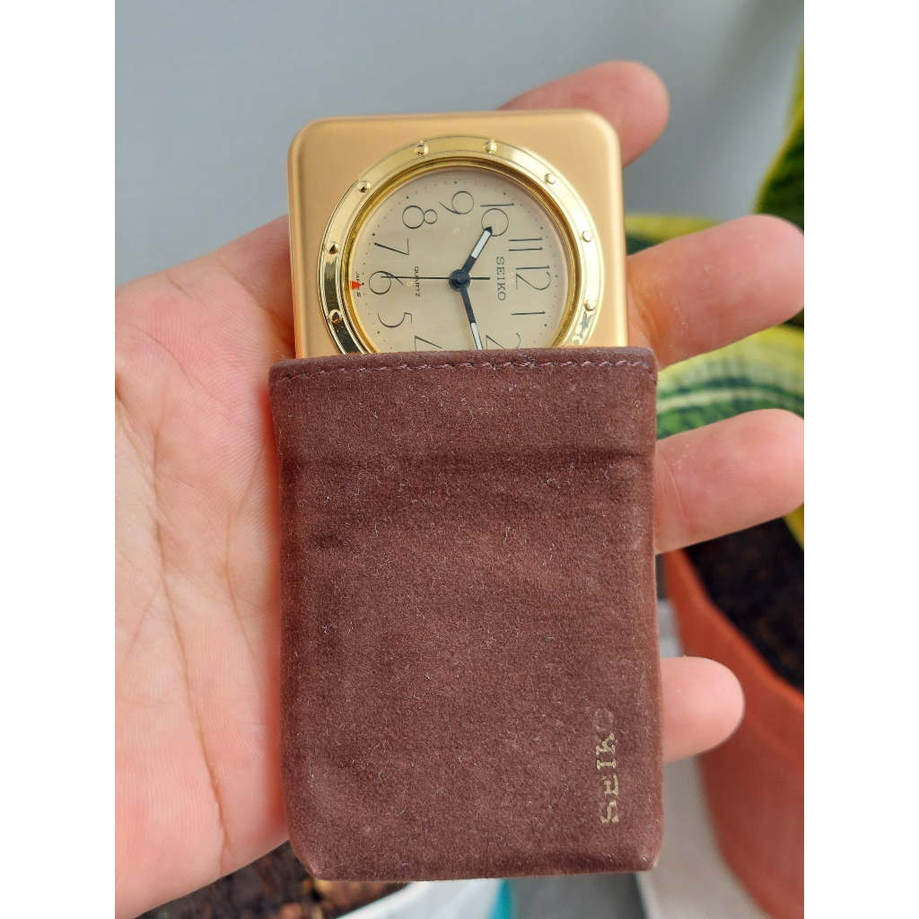 Đồng hồ xưa nam để bàn Seiko báo thức vàng nhủ chạy pin hàng Si