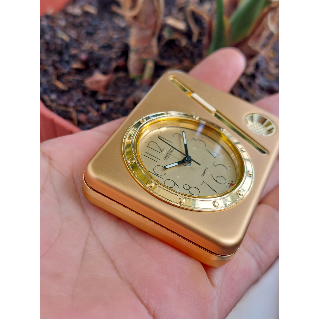 Đồng hồ xưa nam để bàn Seiko báo thức vàng nhủ chạy pin hàng Si