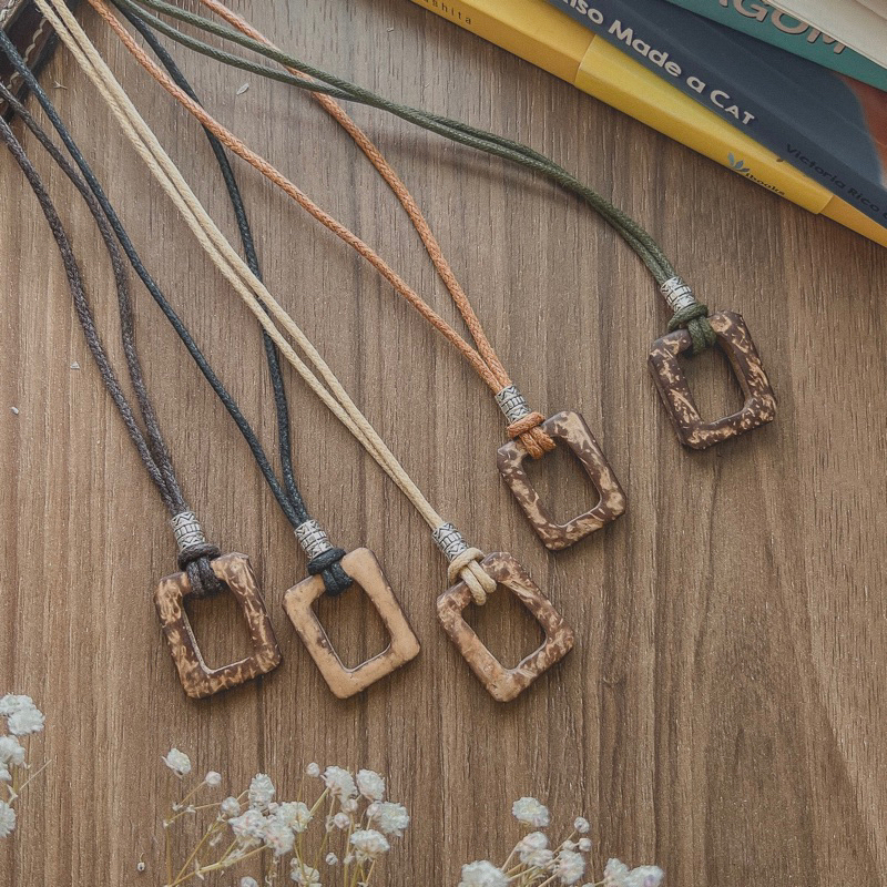 Vòng cổ Ho - dây chuyền khoen gỗ vuông mix charm vintage