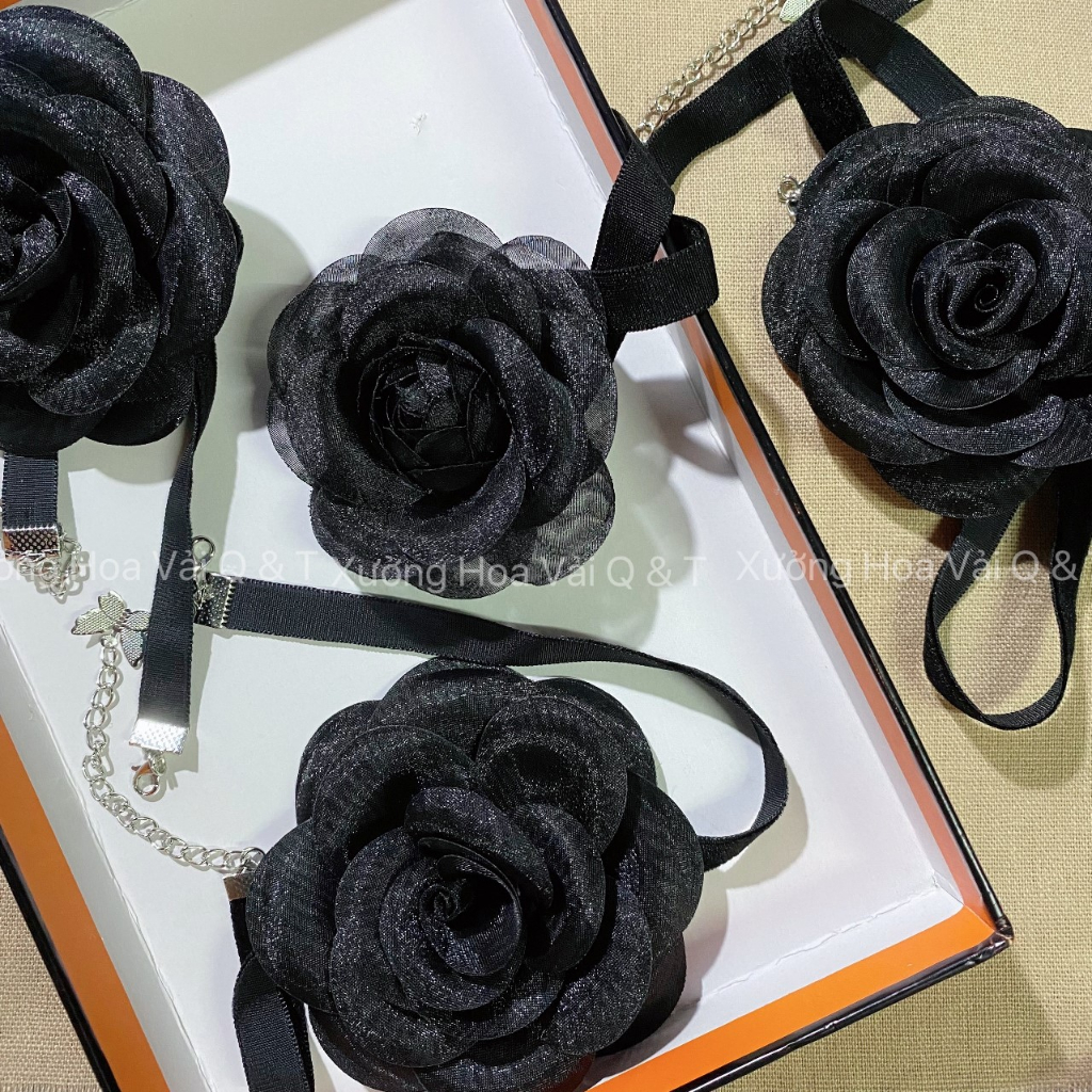 🌸Vòng Choker Dây Nhung Phối Bông Hồng Trắng Đen🌸