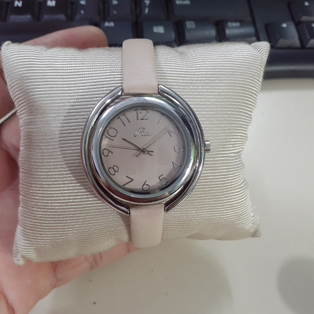 Đồng hồ đeo tay nữ xinh Pia dây da second hand Nhật