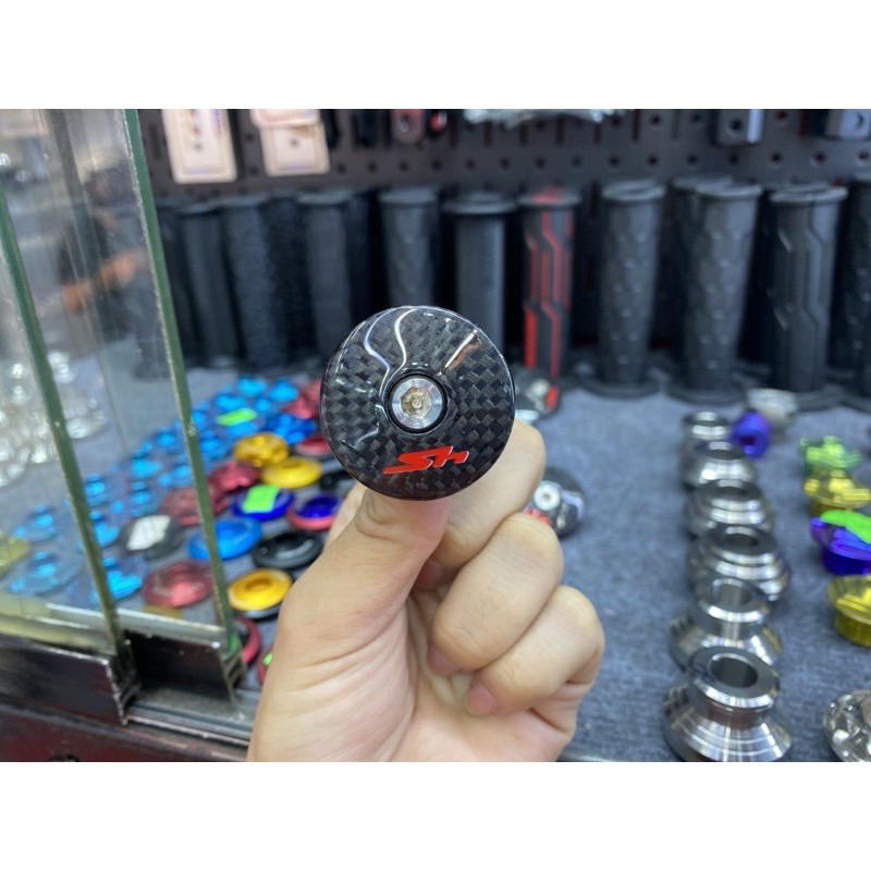 Ốc kính(nút che gương) CARBON gắn Sh