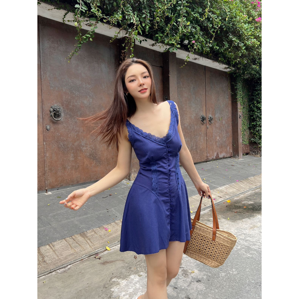 COLUS - Đầm Xanh Sát Nách Mini Phối Ren Dạo Phố