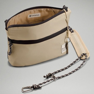 Túi đeo chéo Patch Logo Crossbody Bag- Lululemon