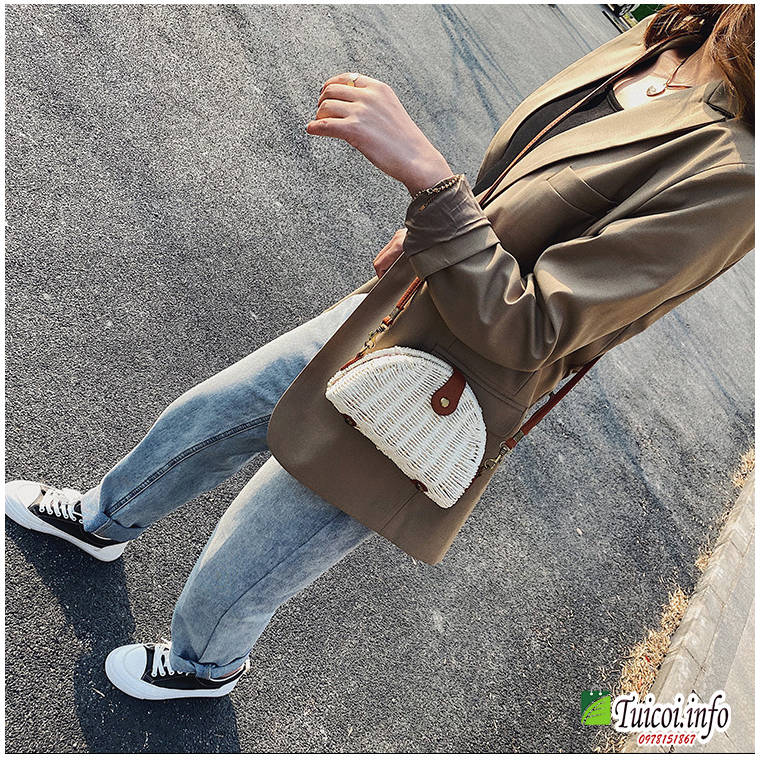 Túi cói hộp phối da hình bán nguyệt phong cách Vintage