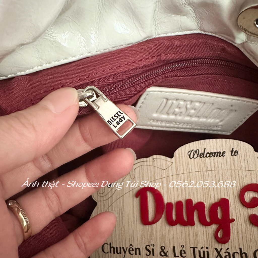 Túi Disel nữ đeo vai size 34 chất da nhăn ngăn rộng có cài miệng túi full màu