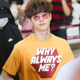 Áo thun Why Always Me vàng