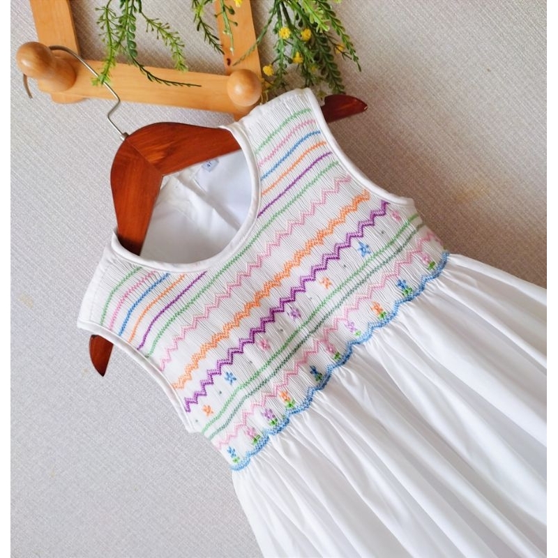 Đầm Smock trắng cổ tròn, tay sát nách cho bé gái 10kg - 40kg