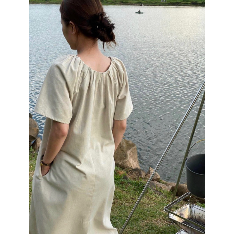 Đầm cổ tròn xếp ngực linen tay lửng dáng dài