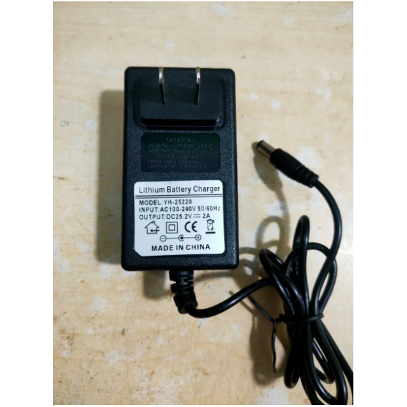 Sạc pin 6s sạc 25.2v 2A tự ngắt khi đầy có đèn báo dùng cho pin lithium lipo 18650
