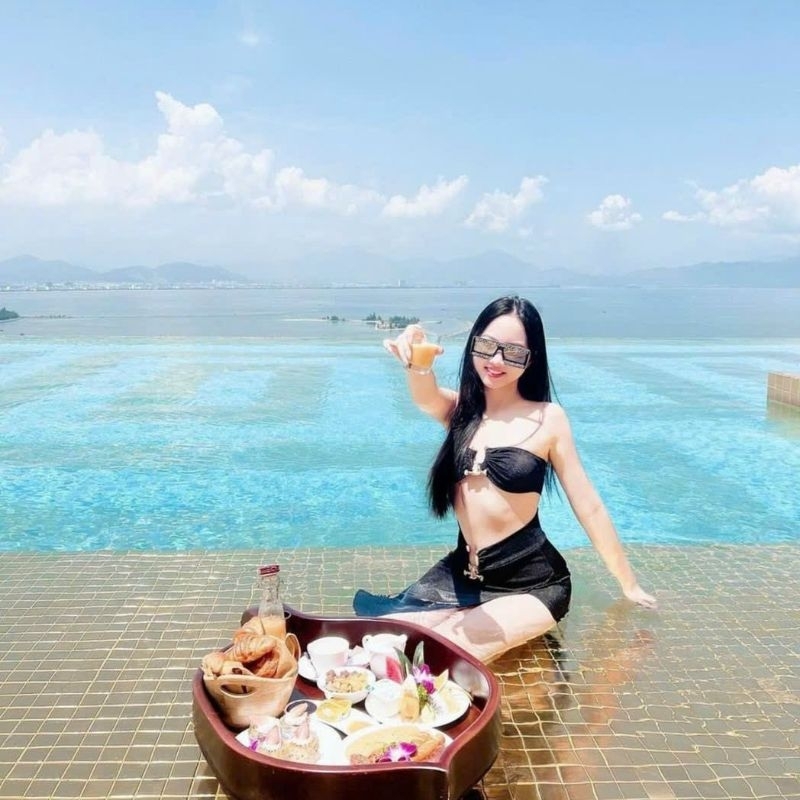 Bikini đi biển, bộ bơi 3 mảnh khoen kèm chân váy 2 kiểu tay dài, cúp ngang len tăm màu đen Vivi Shop