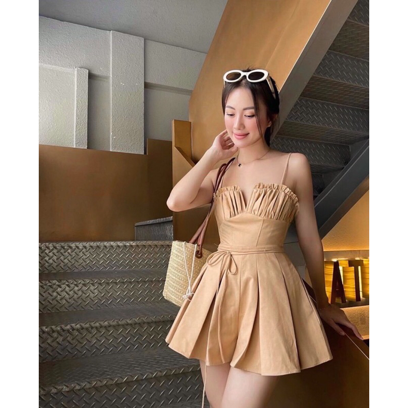 Đầm 2 dây cut ngực viền bèo chân xòe xếp ly