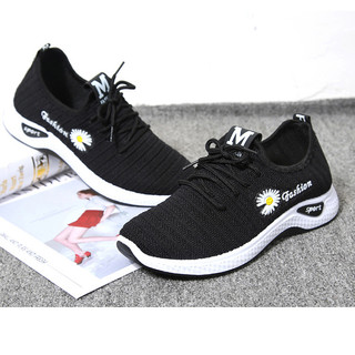 Giày sneaker nữ dành cho mọi lứa tuổi