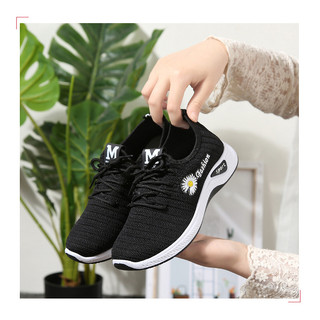 Giày sneaker nữ dành cho mọi lứa tuổi