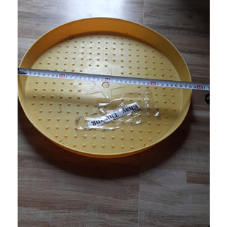 Khay mẹt tập ăn cho gà con .
