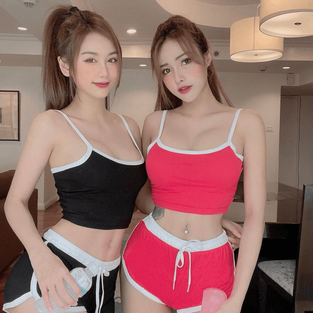 Nguyên bộ áo Croptop 2 dây và quần Booty Short ngắn ôm mông LOVEKIUTEE