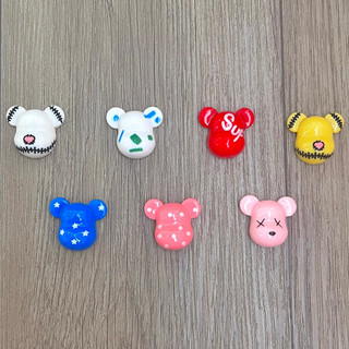 Sticker / charm mặt gấu bearbrick trang trí dép sục, dép crocs